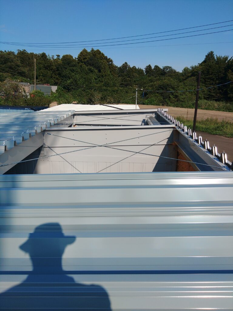 自社データセンター 建設中 — 鉄骨と屋根施工